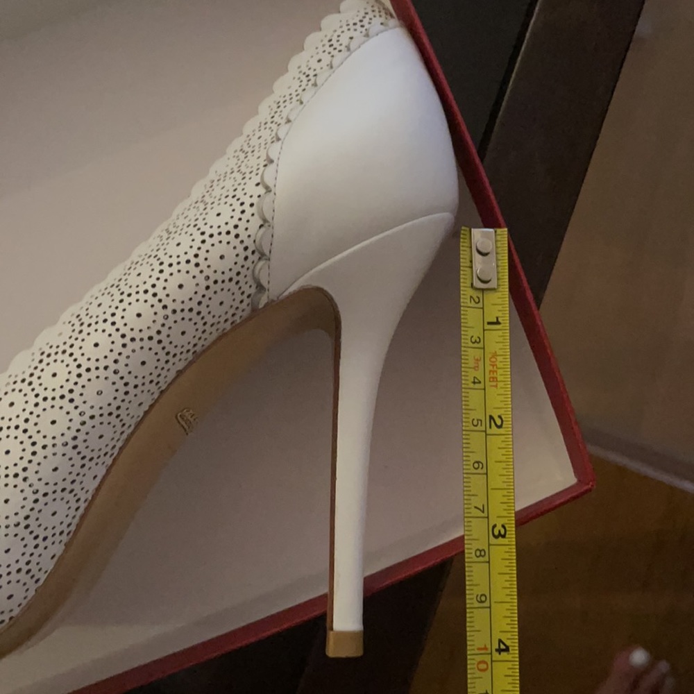 Salvatore ferragamo white heels - Picture 5 of 5